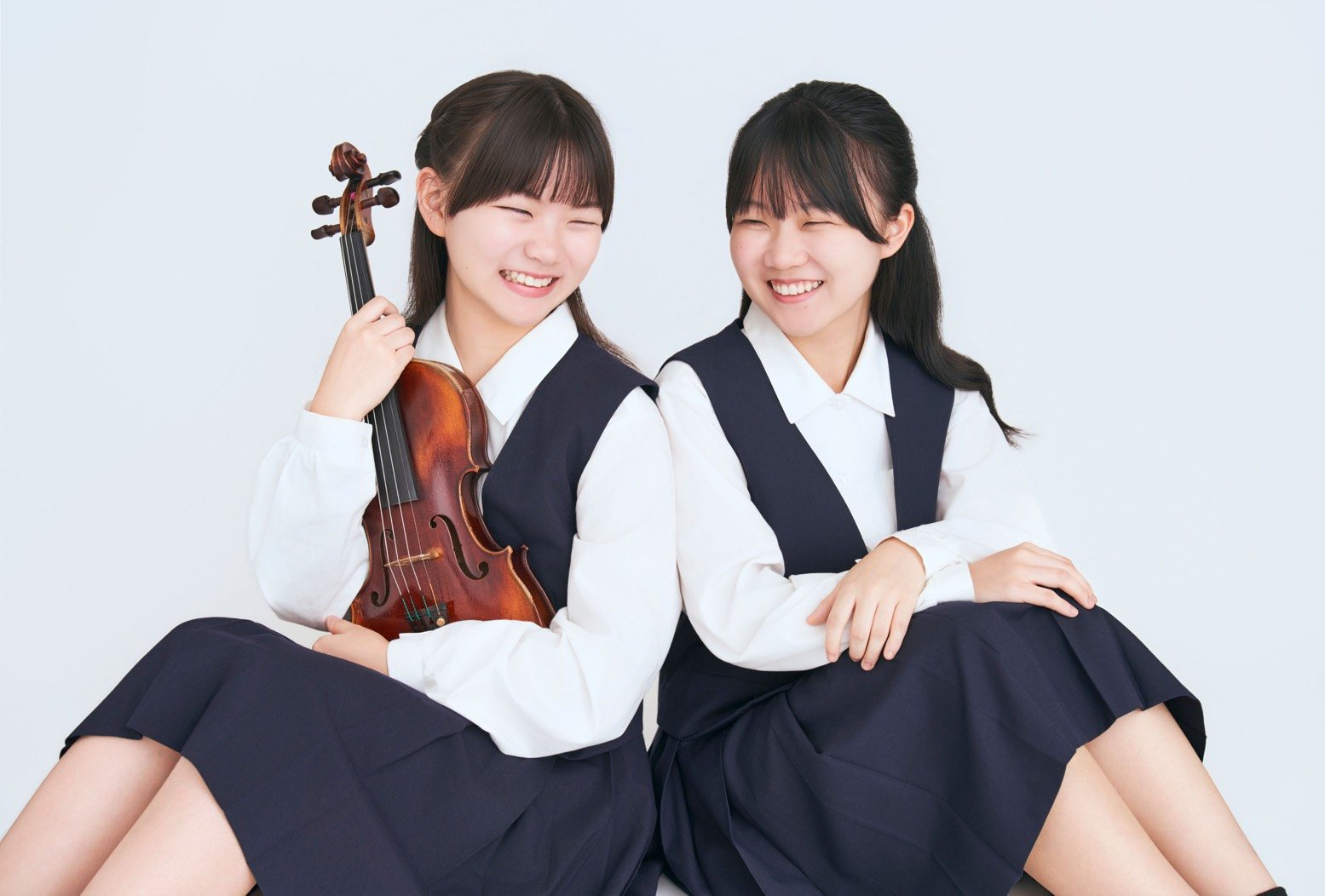 笑い合うMiaとYua